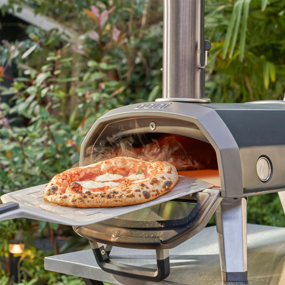 Ooni Karu 12G - Multi-fuel outdoor pizza oven for perfectly cooked authentic Neapolitan pizzas.