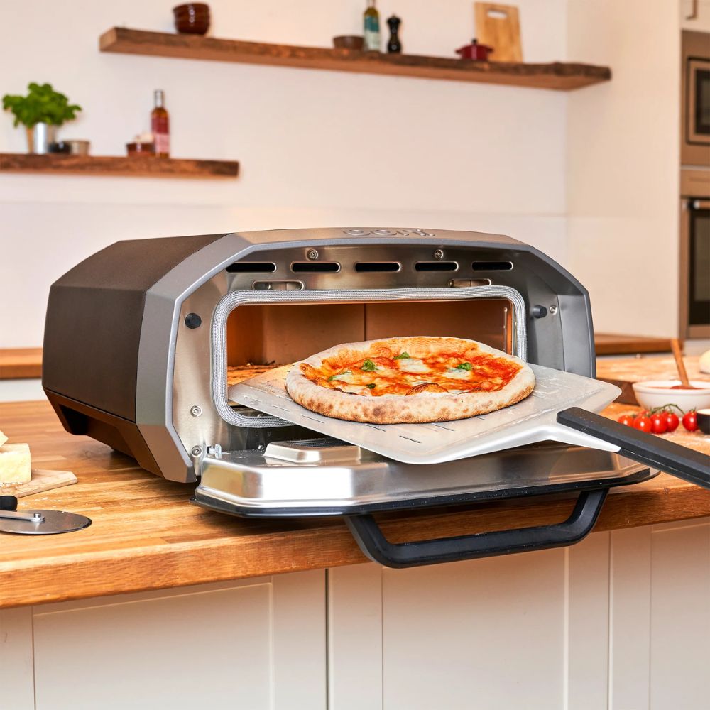 KL35591 Ooni Volt Electric Pizza Oven with cooked pizza